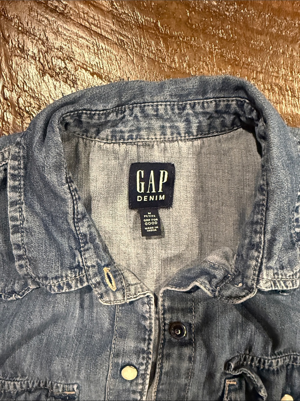 Gap denim shirt size medium petite - Picture 2 of 5